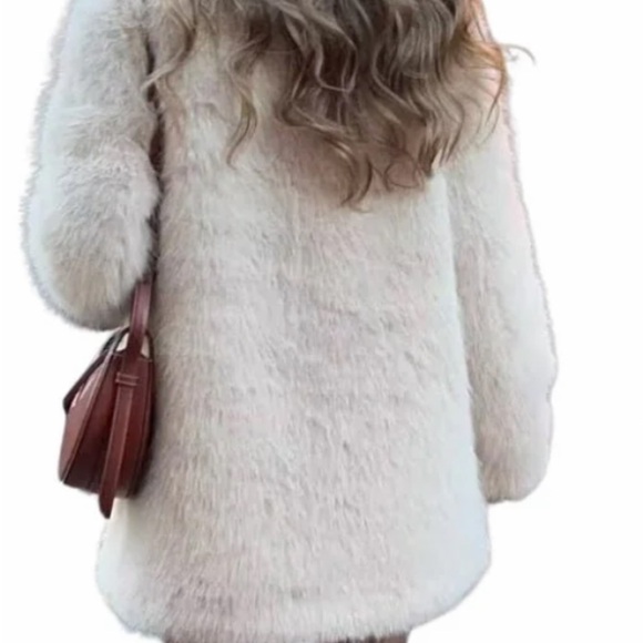Elegant Cream Faux Fur Coat - Picture 3 of 11
